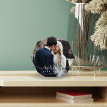 Eenvoudig ouder | Vakantieduur Fotoblokken<br><div class="desc">Creëer een mooie bruiloft,  deze kerst met een vrijgevig acrylfotoblok. Het feestelijke ontwerp kenmerkt uw horizontale/landschapsgeoriënteerde foto met "enkel ooit na"in een kic combo van wit modern kalligrafiemanuscript en bloklettertypen. Personaliseer je met het jaar.</div>