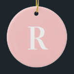 Eenvoudig pastelroze monogram keramisch ornament<br><div class="desc">Dit is een minimaal, modern, gepersonaliseerd monogram ontwerp. Dit stijlvolle ontwerp is trending blush roze met stijlvolle typografie. Het is perfect voor een gepersonaliseerd cadeau of ideaal als een leuk cadeau voor jezelf. Voeg eenvoudig uw initiaal letter door het te typen in het personaliseren van dit tekstvak. Bekijk de ontwerpbewerkingstool...</div>