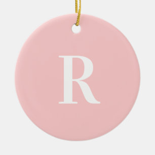 Eenvoudig pastelroze monogram keramisch ornament
