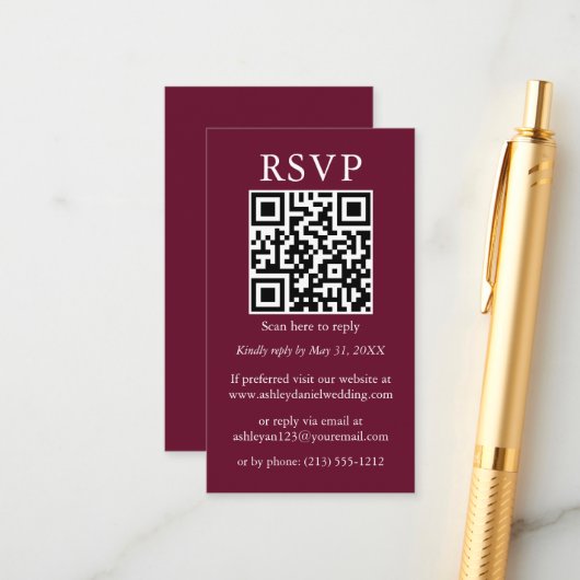 Eenvoudig QR RSVP Burgundy minimalistisch Informatiekaartje (Voorkant / Achterkant in situ)