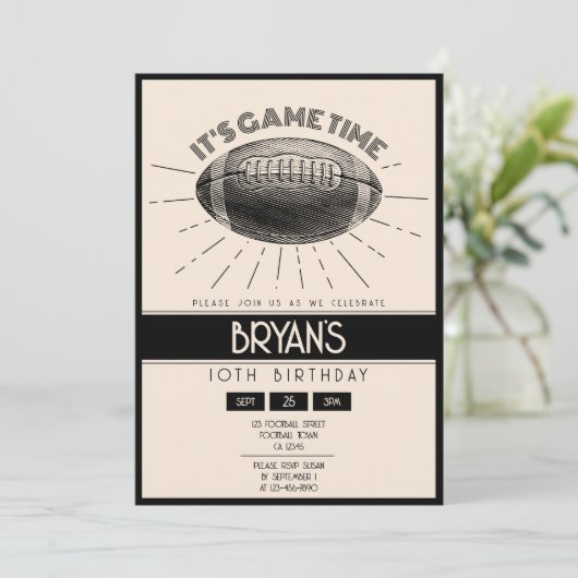 Eenvoudig  Retro Zwart Football Verjaardag Kaart (Staand voorkant)