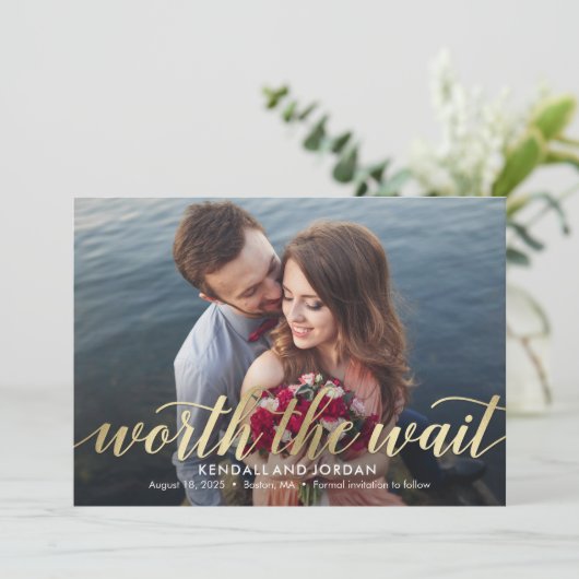 Eenvoudig Romantic Worth the Wait Save the Date Ka Bedankkaart (Staand voorkant)