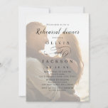 Eenvoudig romantisch script foto Rehearsal Dinner Kaart<br><div class="desc">Romantische repetitieve dineruitnodiging is stijlvol script en elegante details van lettertype-evenementen met een paar foto's,  modern en eenvoudig,  geweldig voor een minimalistische formele bruiloft,  traditionele klassieke bruiloft,  moderne eenvoudige bruiloft. Bekijk alle overeenkomende stukken in collectie.</div>