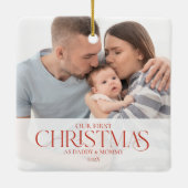 Eenvoudig rood lint onze eerste kerstfoto keramisch ornament (Achterkant)