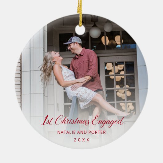 Eenvoudig rood script Modern First Christmas Engag Keramisch Ornament (Achterkant)