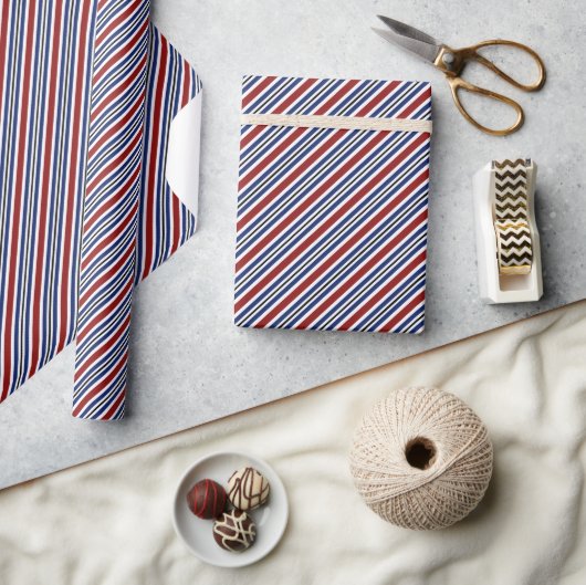 Eenvoudig rood wit blauw gestreept inpakpapier (Crafts)