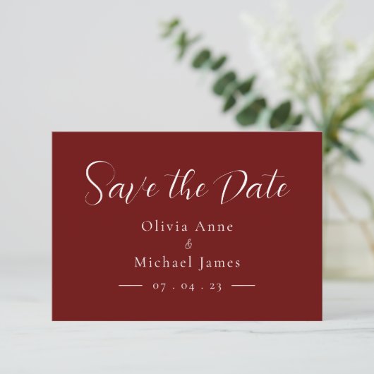 Eenvoudig rood & wit script Huwelijk Bewaar de Dat Save The Date (Staand voorkant)