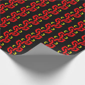 Eenvoudig rood zwart en geel bloeiend wijnpatroon cadeaupapier (Hoek)