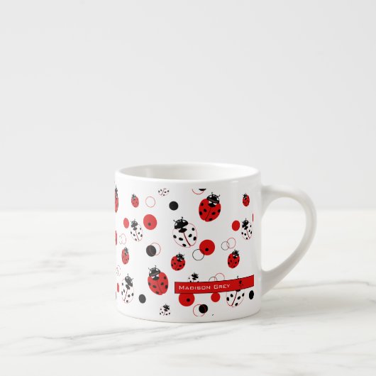 Eenvoudig rood, zwart en wit ladybug-patroon espresso kop (Rechts)