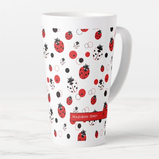 Eenvoudig rood, zwart en wit ladybug-patroon latte mok (Rechterhoek)