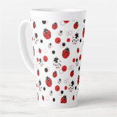 Eenvoudig rood, zwart en wit ladybug-patroon latte mok (Linkerhoek)