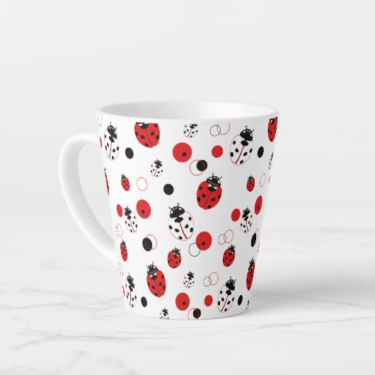 Eenvoudig rood, zwart en wit ladybug-patroon latte mok (Linkerhoek)