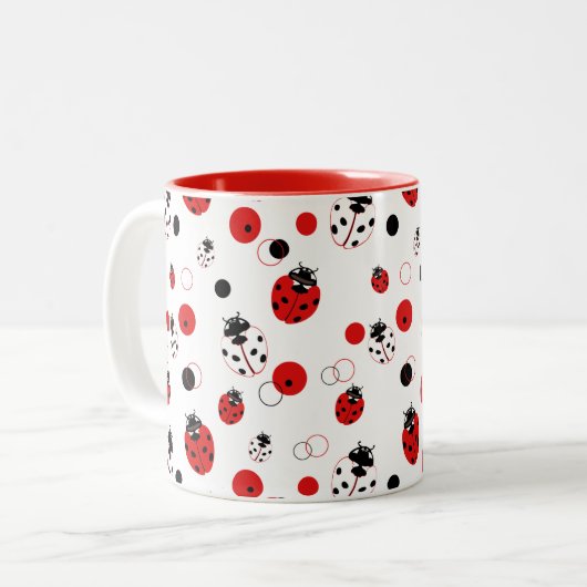 Eenvoudig rood, zwart en wit ladybug-patroon tweekleurige koffiemok (Voorkant links)