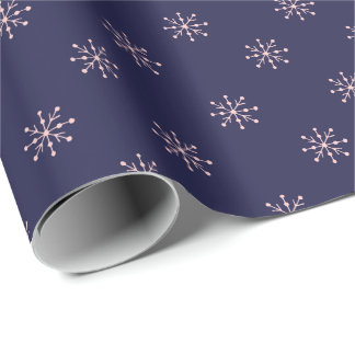 Eenvoudig roze en paars sneeuwvlokkenpatroon cadeaupapier