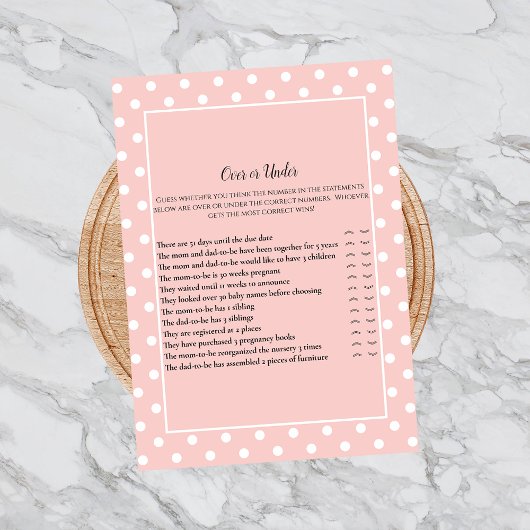 Eenvoudig roze roze roze rok onder schoenenspel kaart