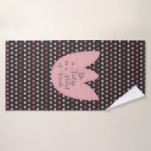 Eenvoudig Roze Tulpenpatroon met donkere achtergro Badhanddoek (Badhanddoek)