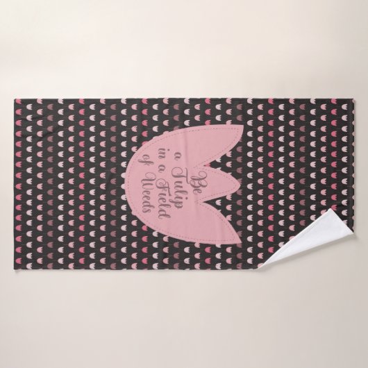 Eenvoudig Roze Tulpenpatroon met donkere achtergro Badhanddoek (Badhanddoek)