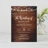 Eenvoudig Rustic Wood en String Lights Wedding Kaart (Staand voorkant)