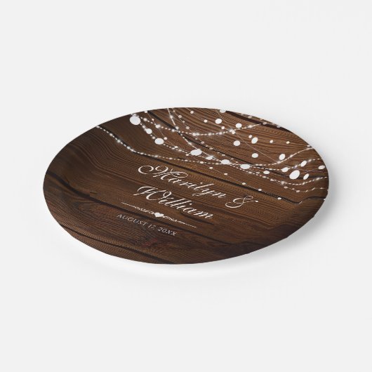 Eenvoudig Rustic Wood en String Lights Wedding Papieren Bordje (Gekanteld)