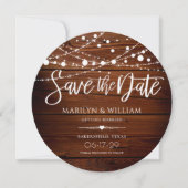 Eenvoudig Rustic Wood en String Lights Wedding Save The Date (Voorkant)