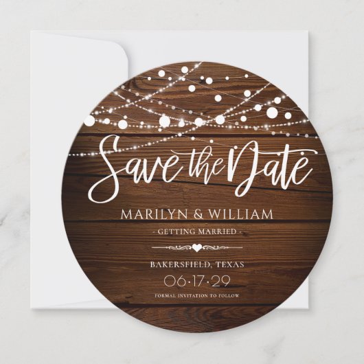 Eenvoudig Rustic Wood en String Lights Wedding Save The Date (Voorkant)