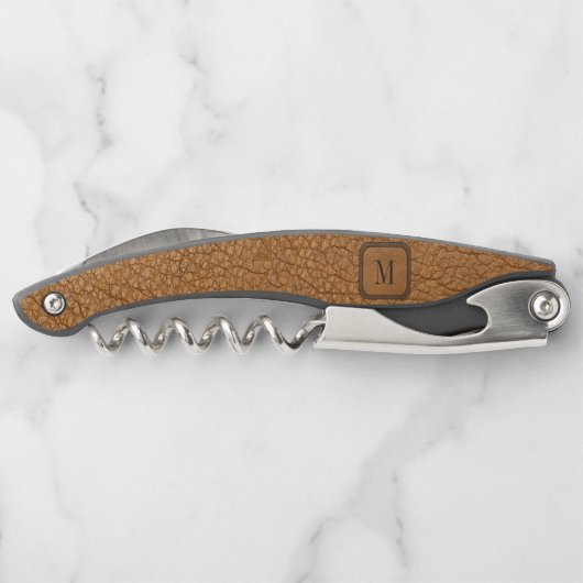 Eenvoudig rustiek land  lederen monogram kurkentrekker (Achterkant)