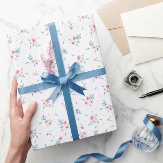 Eenvoudig Schattige bloemmotief Ditsy Cadeaupapier (Geschenken)
