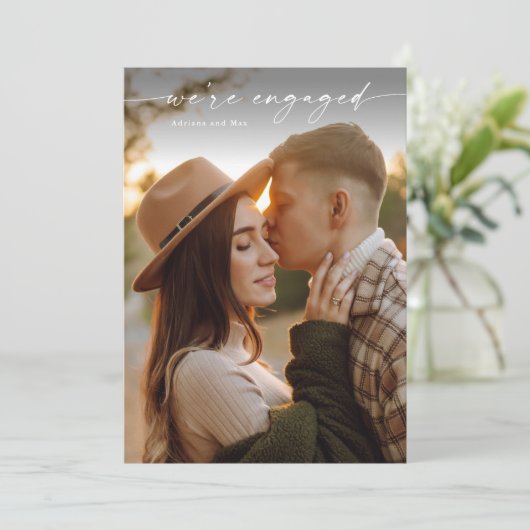 Eenvoudig Script 2 Foto Bruiloft Verloving Invitat Kaart (Staand voorkant)