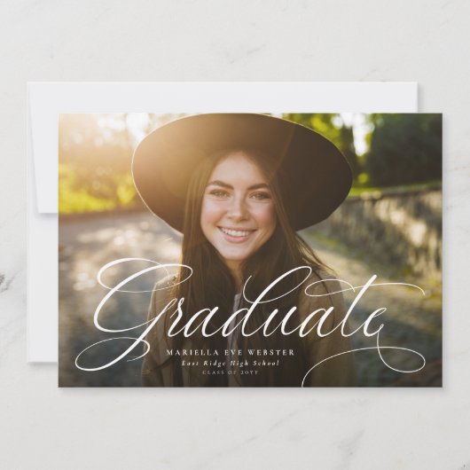 Eenvoudig script afgestudeerd elegant rood afstude aankondiging (Voorkant)