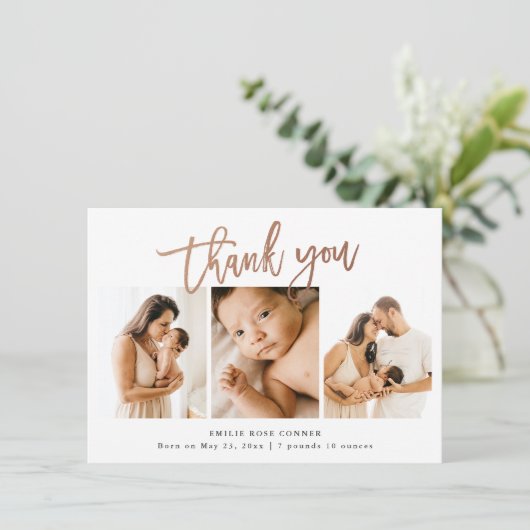 Eenvoudig script Baby 3 Foto geboortedatum Bedankkaart (Staand voorkant)