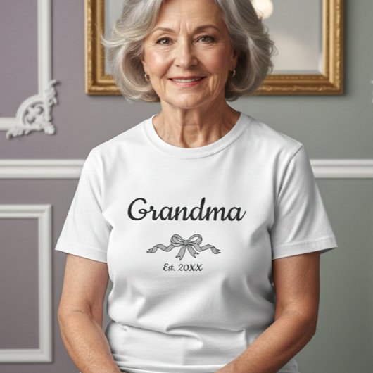 Eenvoudig Script Boog Oma Gesticht Jaar Witte Teks T-shirt