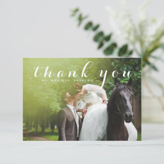 Eenvoudig script Elegante foto bruiloft Bedankkaart (Staand voorkant)