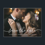 Eenvoudig script | Foto Wedding Save the Date Briefkaart<br><div class="desc">Deze verbluffende bruiloft bewaart de datum briefkaarten kenmerken eenvoudig en grillig wit handgeschreven manuscript,  over uw favoriete persoonlijke foto.</div>