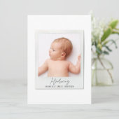 Eenvoudig script  fotogeboorteaankondiging feestdagenkaart (Staand voorkant)