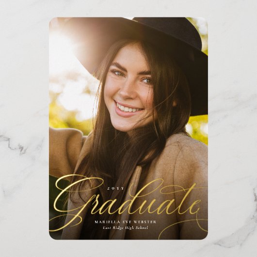 Eenvoudig script goud afstuderen verticaal afstude folie uitnodiging (Voorkant)