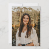 Eenvoudig Script Maroon Fotoafstudeerfeest Kaart (Achterkant)