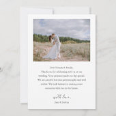 Eenvoudig script Moderne bruiloft foto grijs Bedankkaart (Achterkant)