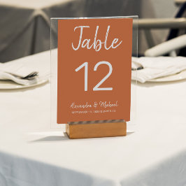 Eenvoudig script terracotta trouwtafel nummer