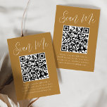 Eenvoudig script voor QR Code Weddenschap RSVP Informatiekaartje<br><div class="desc">Maak het voor gasten gemakkelijk aan RSVP aan uw bruiloft of gebeurtenis met deze moderne trouwkaarten RSVP met QR code. De elegante kaarten van de trouwomhulling tonen "Scannen me"in een grillig wit manuscript met een ochre achtergrond. Pas de kaart aan met uw RSVP-datum, trouwwebsite en instructies voor gasten met behulp...</div>