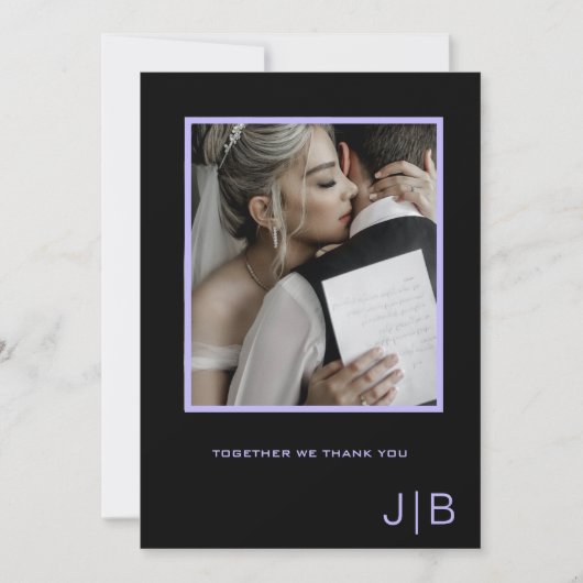 Eenvoudig script zwart & lavendel monogram foto bedankkaart (Voorkant)