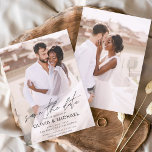 Eenvoudig sparen de Datum van het Afbeelding van d Save The Date<br><div class="desc">Aangepaste en gepersonaliseerde foto op de voor- en achterkant van elegante en moderne Save the Date Wedding Invitations - bevat prachtige en elegante scripttypografie voor de speciale dag van de bruiloft.</div>