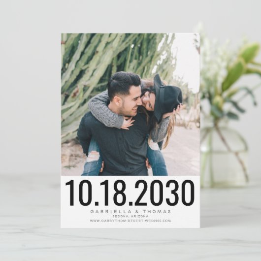 Eenvoudig Stijlvol Bold Photo Wedding Save The Date (Staand voorkant)