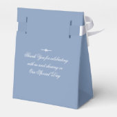 Eenvoudig stoffig blauw chique script monogram bru bedankdoosjes (Achterkant)