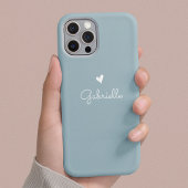 Eenvoudig stoffig blauw hart met scriptnaam iPhone 16 hoesje