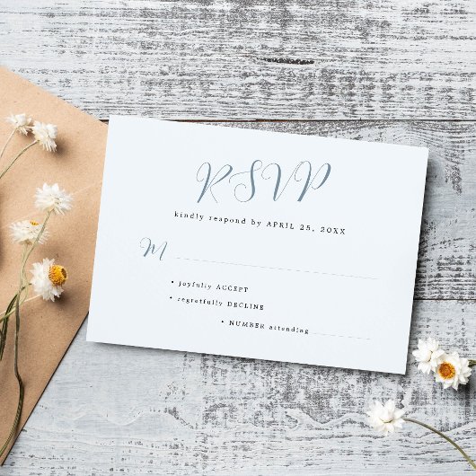 Eenvoudig stoffig blauwe moderne script bruiloft RSVP kaartje