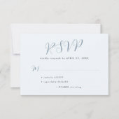 Eenvoudig stoffig blauwe moderne script bruiloft RSVP kaartje (Voorkant)