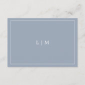 Eenvoudig Stusty Blue Monogram Elegant Wedding Informatiekaartje (Achterkant)