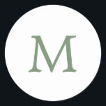 Eenvoudig tuingroen en wit monogram bruiloft ronde sticker<br><div class="desc">Eenvoudige,  maar elegante trouwende stickers met één initiaal monogram,  in een tuingroene serif lettertype over een witte achtergrond. Dit eenvoudige en eenvoudige ontwerp is ideaal voor een minimalistische stijl. Deze stijlvolle stickers maken geweldige envelopzegels.</div>