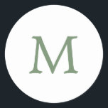Eenvoudig tuingroen en wit monogram bruiloft ronde sticker<br><div class="desc">Eenvoudige,  maar elegante trouwende stickers met één initiaal monogram,  in een tuingroene serif lettertype over een witte achtergrond. Dit eenvoudige en eenvoudige ontwerp is ideaal voor een minimalistische stijl. Deze stijlvolle stickers maken geweldige envelopzegels.</div>