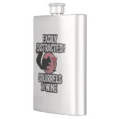 Eenvoudig verstoord door eekhoorns en wijn flacon (Links)